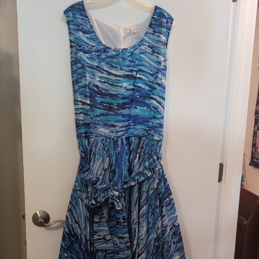 Studio West Apparel Blue and White Abstract Midi Dress With Belt/Bow